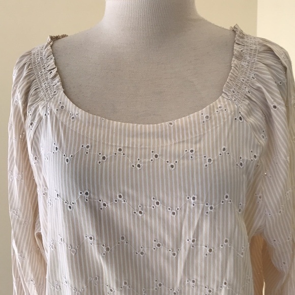 Loft outlet large tan/cream eyelet off shoulder / on shoulder blouse. - Picture 2 of 9